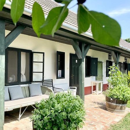 Lelle Vineyard Cottages Balatonlelle Buitenkant foto
