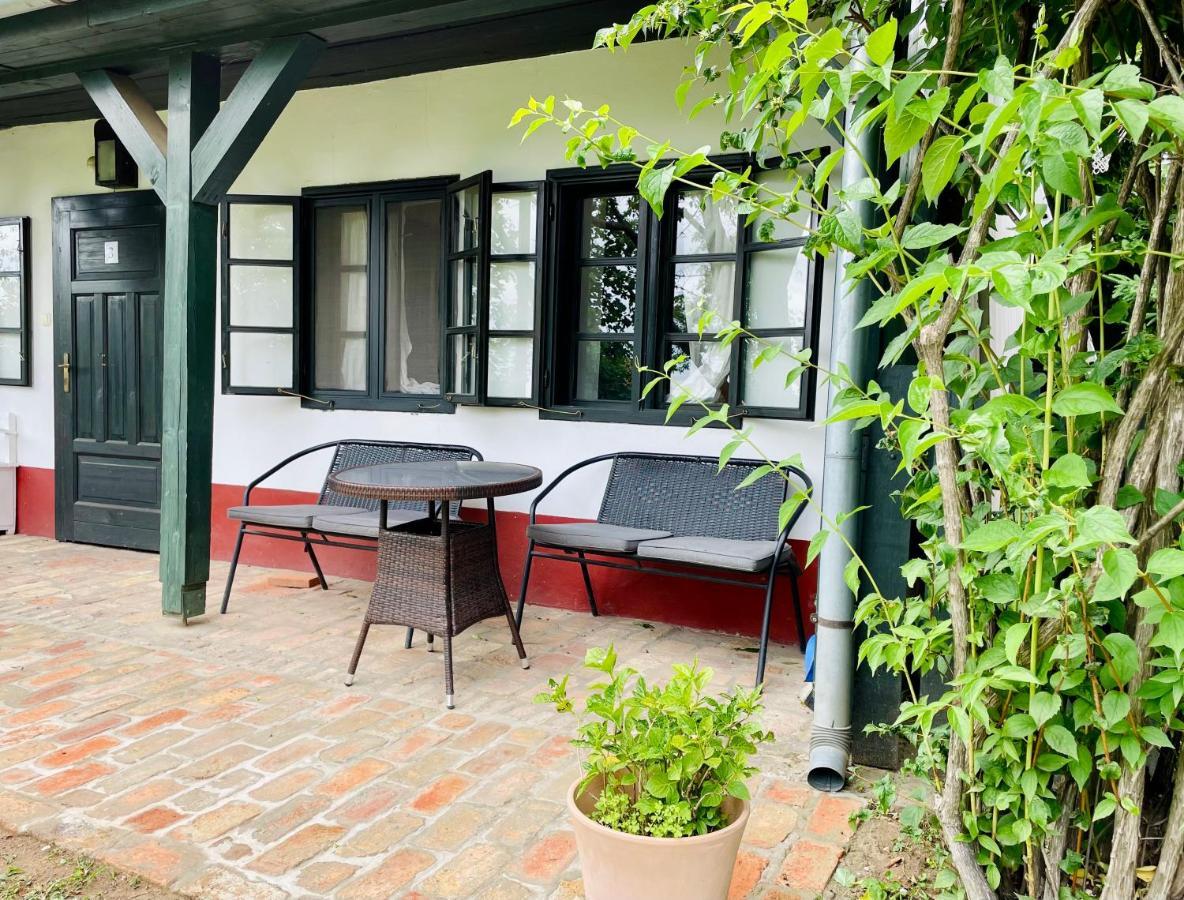 Lelle Vineyard Cottages Balatonlelle Buitenkant foto